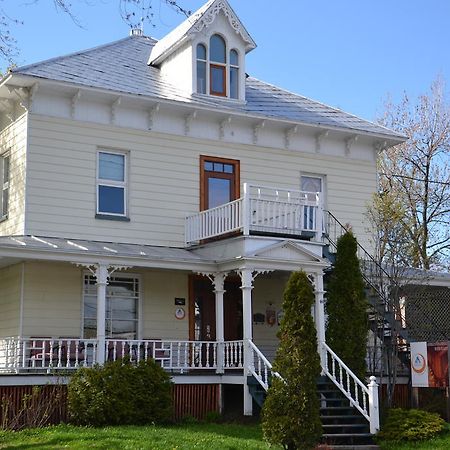 Auberge Internationale De Rivière-du-Loup Buitenkant foto